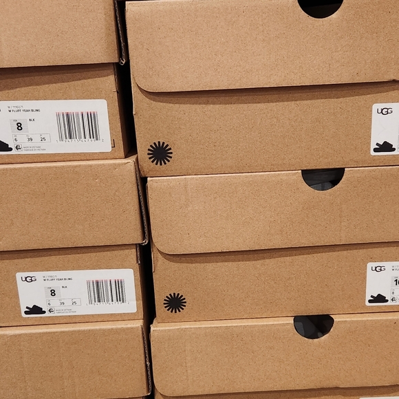 New In Box! 🖤 UGG- Fluff Yeah Bling Slide - Black - Picture 7 of 10